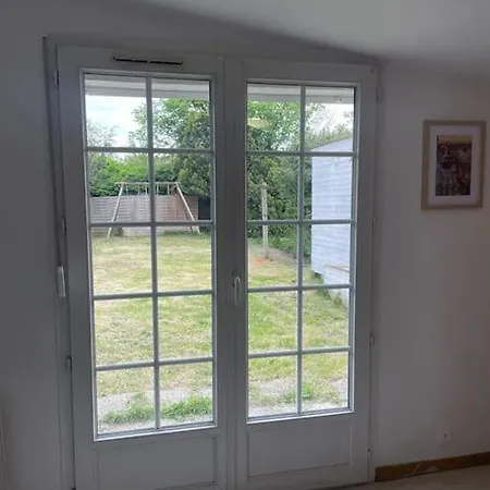 Maison Paisible, Elegante Cdg Jo Holiday home Aulnay-sous-Bois